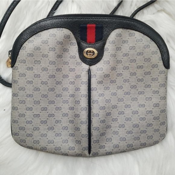 Authentic Vintage Gucci Crossbody Clutch Bag - Picture 3 of 11